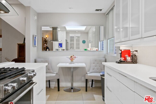 Building Photo - 9303 Burton Wy