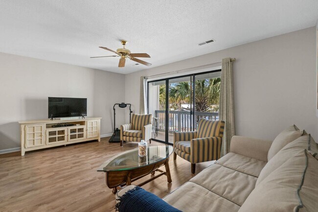 Building Photo - ***Seasonal rental with all utilities avai...