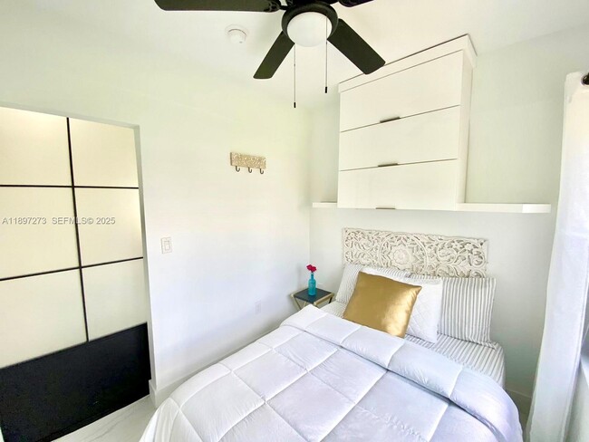 Building Photo - 8270 NE 1st Pl