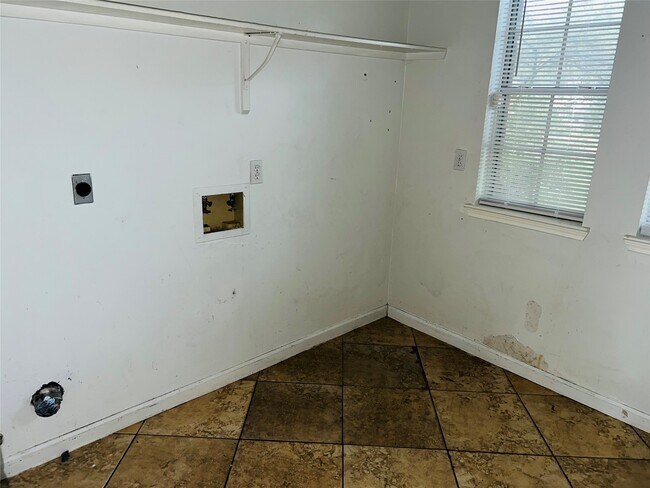 Building Photo - 6218 Paddle Wheel Dr