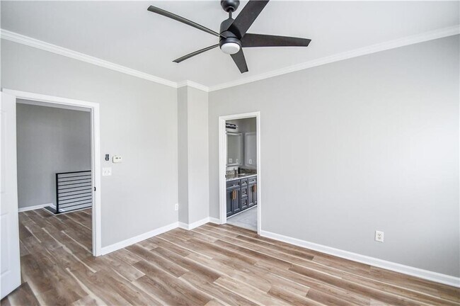 Building Photo - 3338 Sims St