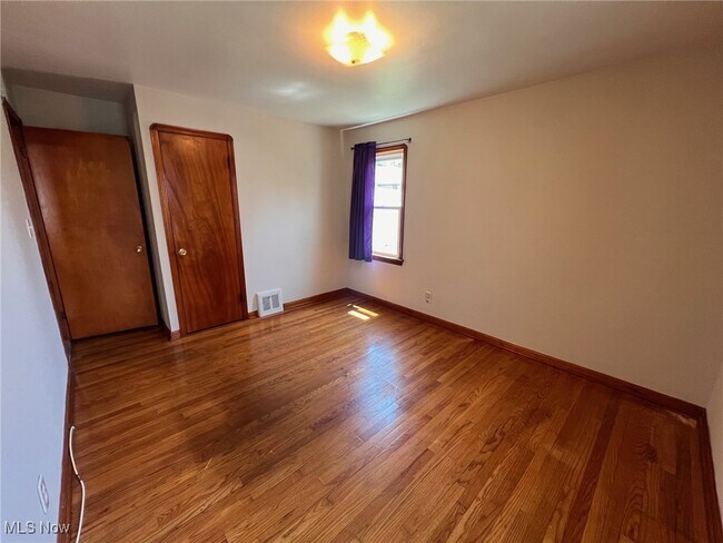 Building Photo - 3207 Wellington Ave