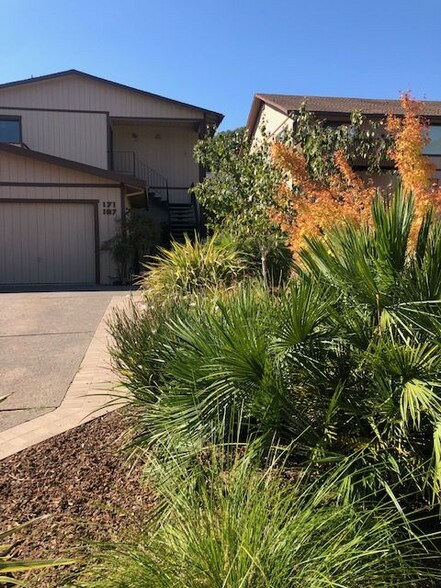 Primary Photo - 167 Clark St