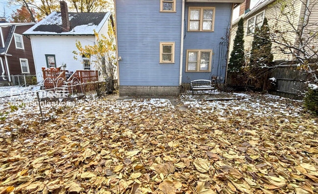 Building Photo - 464 E Oakland Ave