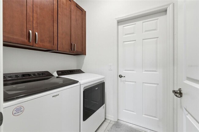 Building Photo - 1033 Sawgrass Dr