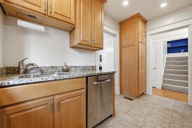 Building Photo - 7385 Arlington Dr