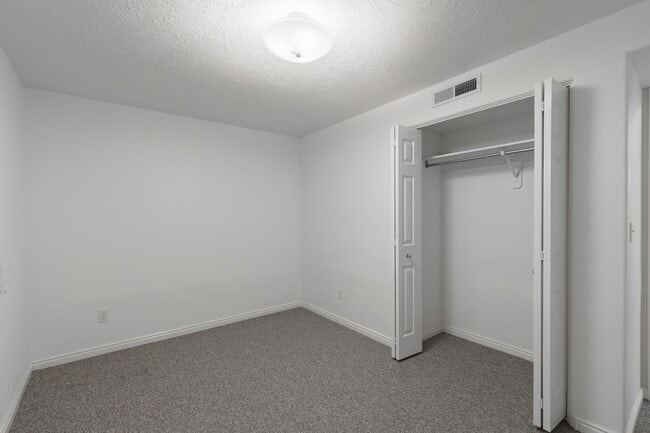 Building Photo - Serene 3 Bedroom, 2 Bathroom Home in Pine ...