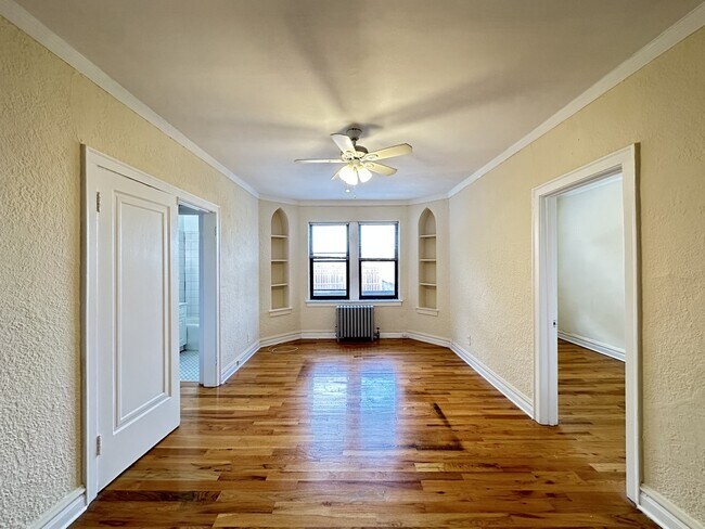 Building Photo - 4834 N Damen Ave