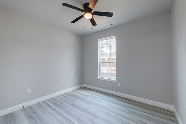 Building Photo - 936 South Ln