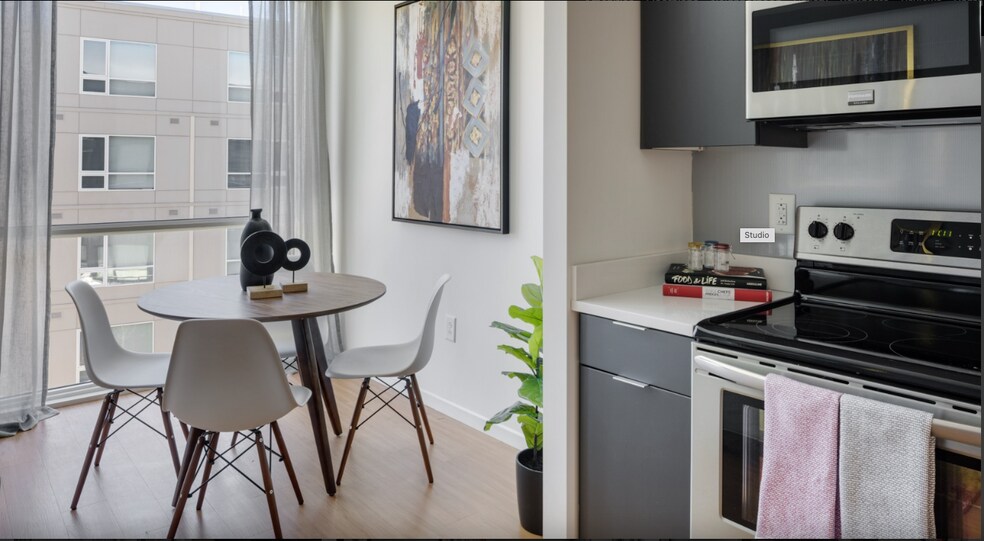 Building Photo - 75 Brainerd Rd