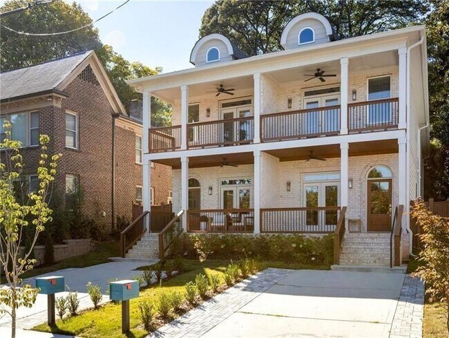 Building Photo - 722 Lakeview Ave NE