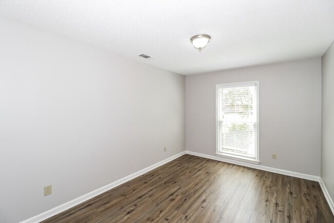 Building Photo - 1582 Wind River Cir E