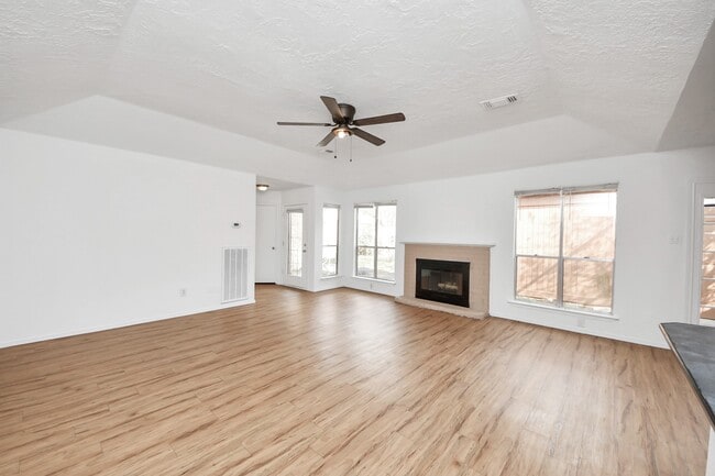 Building Photo - 17003 Amidon Dr