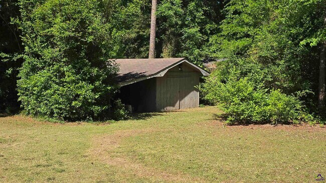 Building Photo - 201 Quail Run Dr