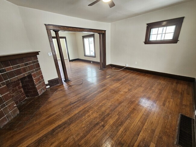 Building Photo - 3386 E 134th St