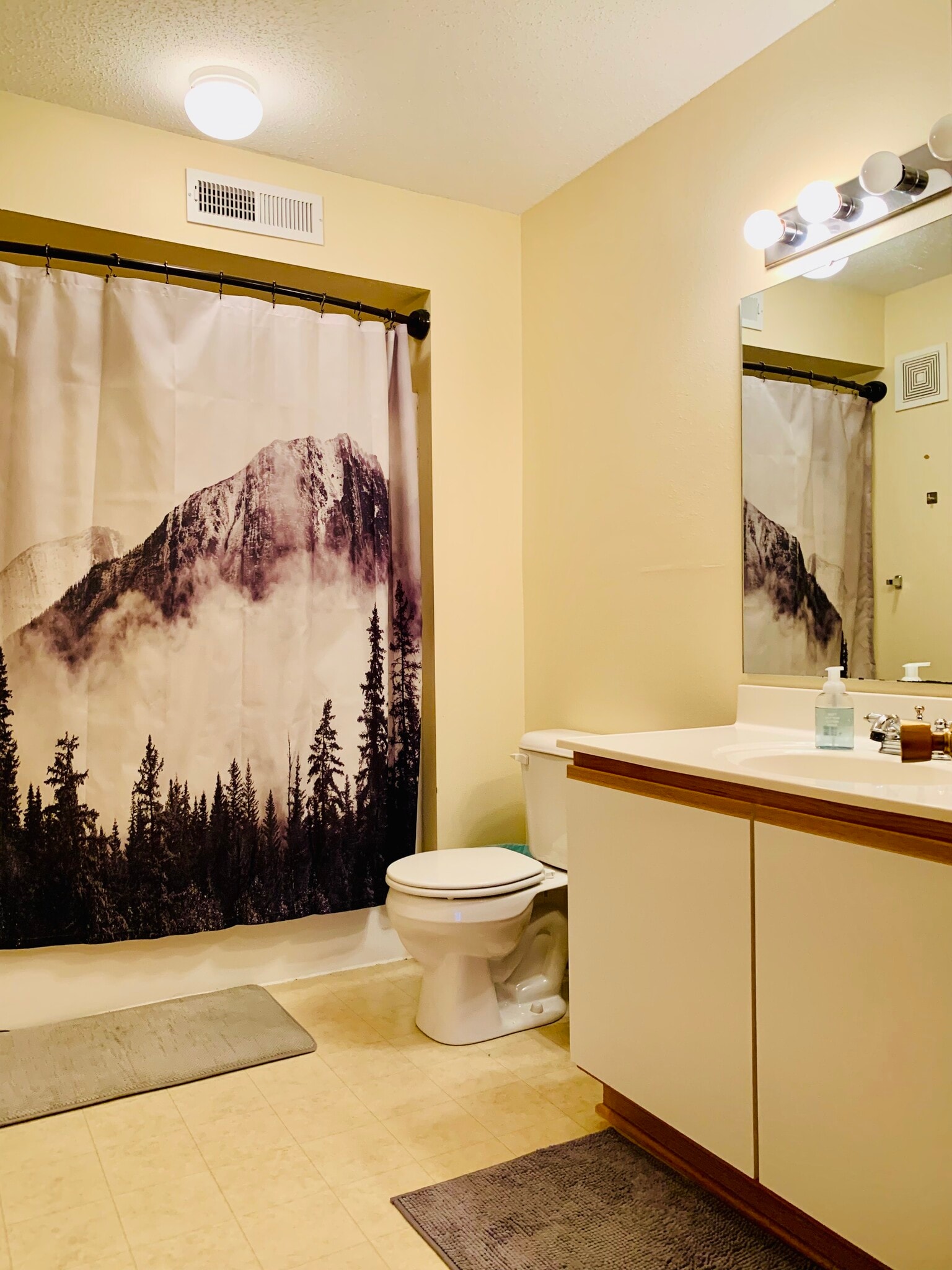 Building Photo - 2270 Holiday Rd # 511