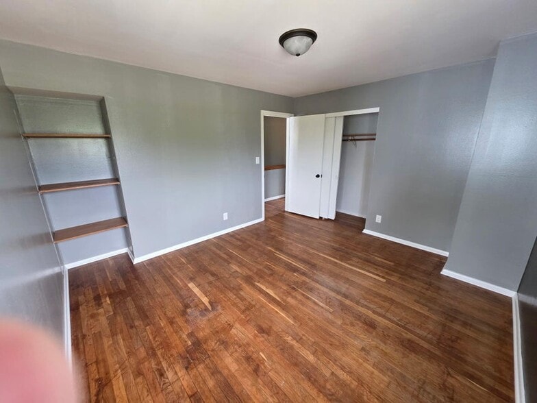 Building Photo - 8594 W Villard Ave