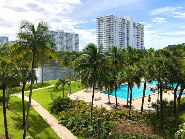 Building Photo - 18151 NE 31st Ct