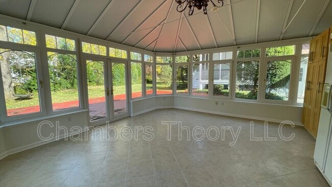 Building Photo - 10130 Blake Ln