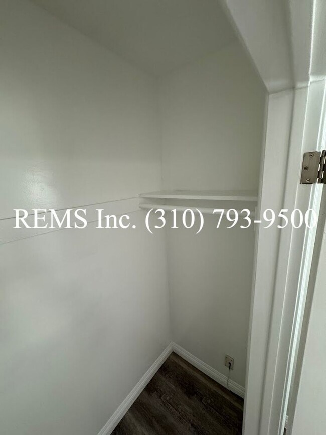 Building Photo - Remodeled 1 Bedroom Apartment in Hermosa B...