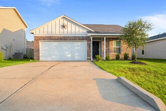 Building Photo - Your next home is waiting!