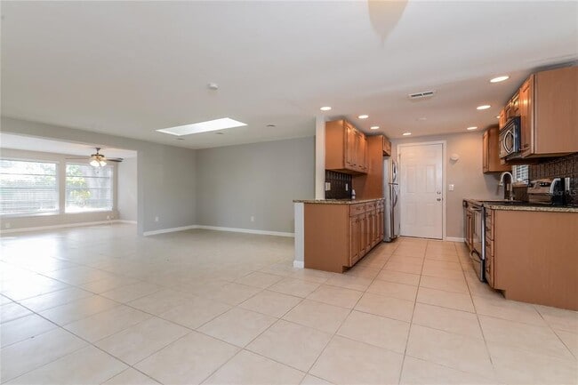 Building Photo - 2652 White Sands Dr