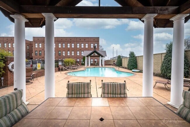 Building Photo - 721 Litty Ct