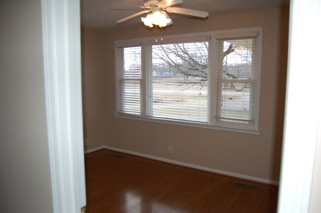 Building Photo - 5882 Clarksville Pike