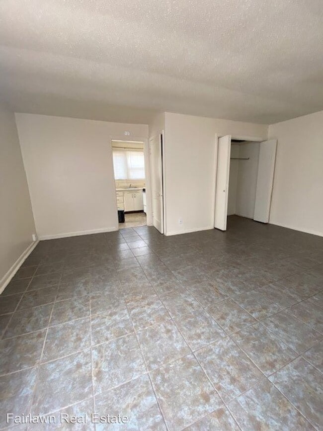 Building Photo - Studio, 1 bath Apartment - 1512 W. Healey St.