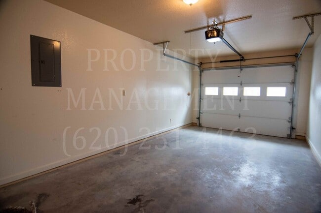 Building Photo - 2 Bedroom 2 Bath