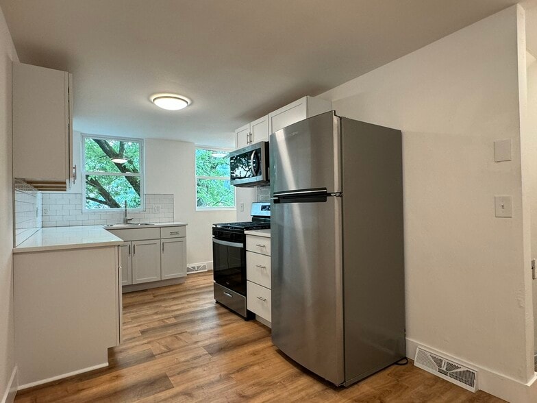 Building Photo - 225 Evergreen Ave