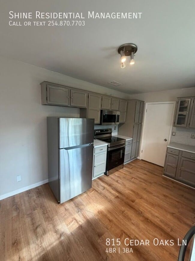 Building Photo - 815 Cedar Oaks Ln