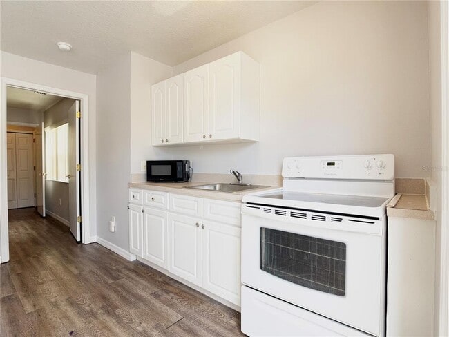 Building Photo - 621 Washington Palm Loop