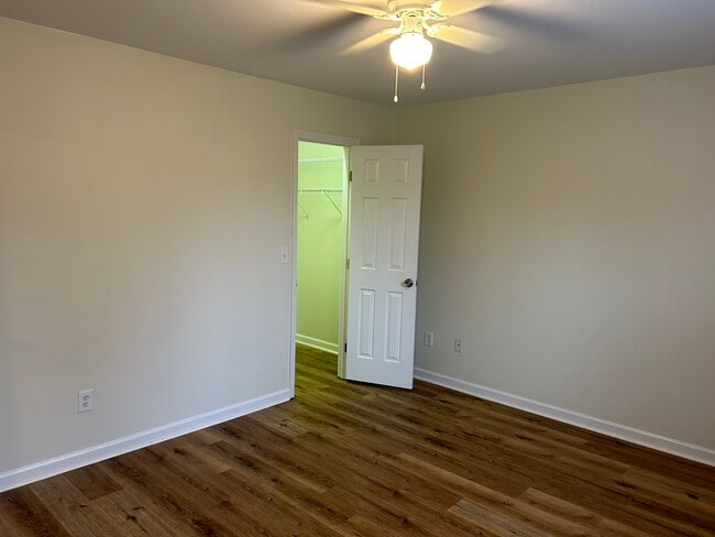 Building Photo - 39 Farm View Cir