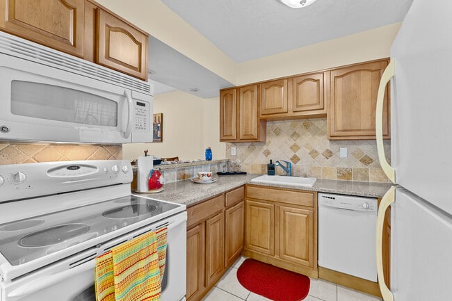 Building Photo - 2625 FL-590