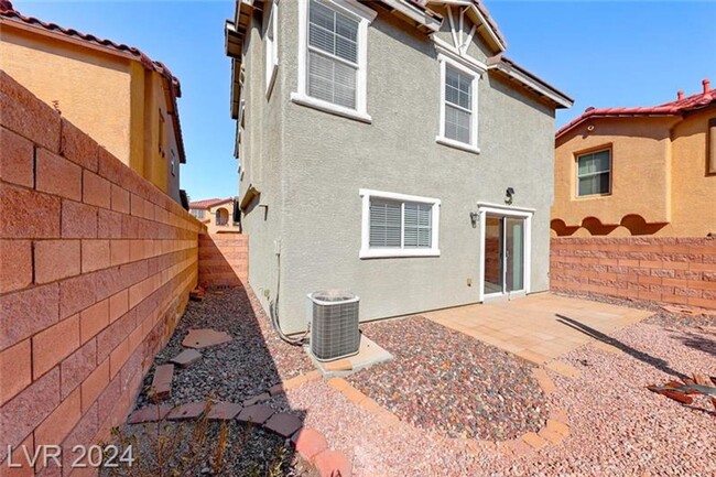 Building Photo - CHARMING 3BED 2.5BATH HOME IN GATED COMMUN...