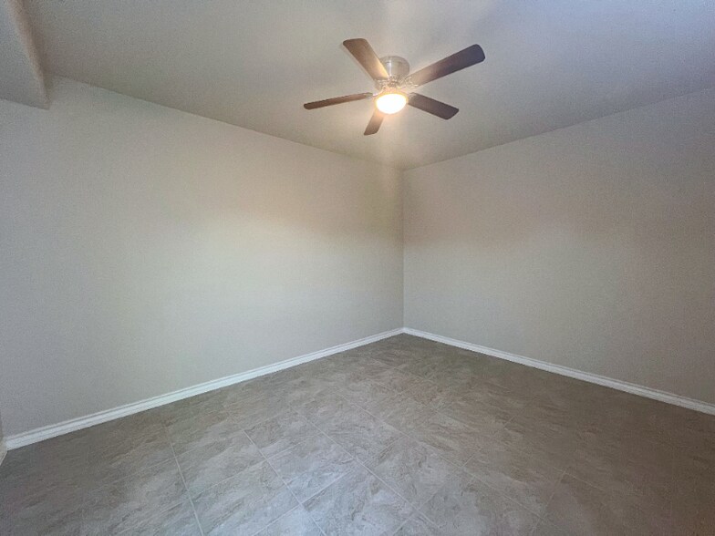 Building Photo - 2904 E Lyon St