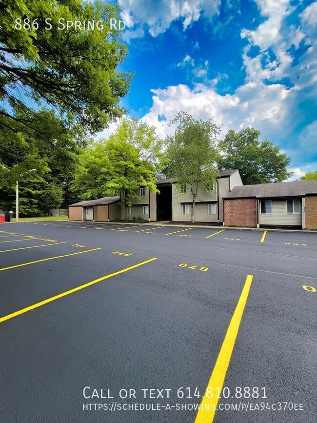 Building Photo - 886 S Spring Rd