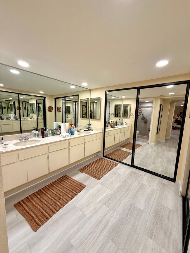 Building Photo - Riviera Gardens SEASONAL FURNISHED! FANTASTIC!