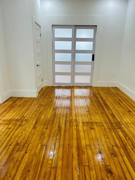 Building Photo - 150 E 32nd St