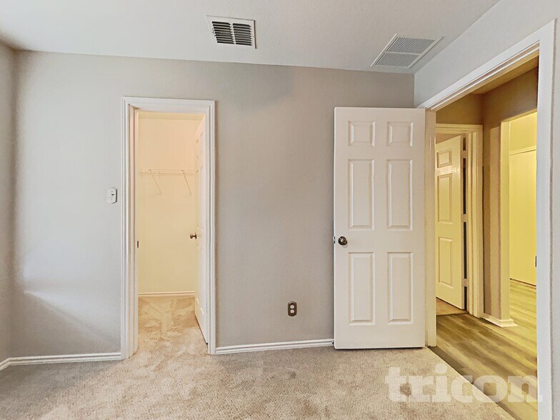 Building Photo - 9906 Sable Arrow