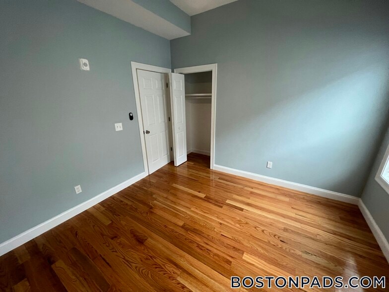 Building Photo - 126 Cross St