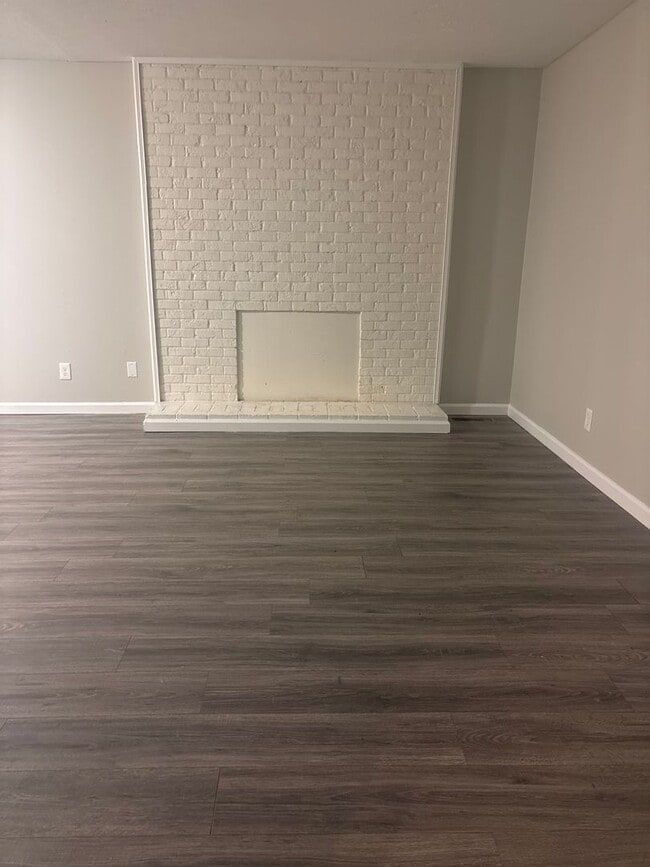 Building Photo - 23 Camelot Cove