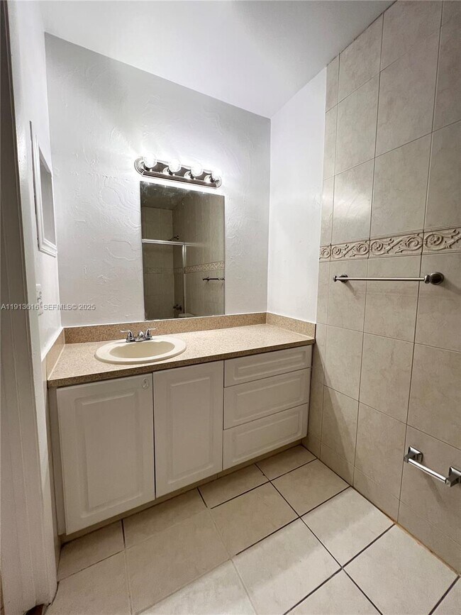 Building Photo - 6315 SW 138th Ct