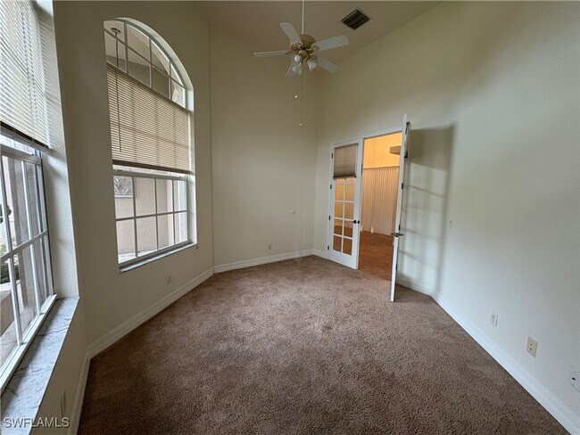 Building Photo - 420 SE 13th Pl