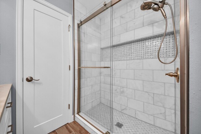 Building Photo - 1103 Pine St