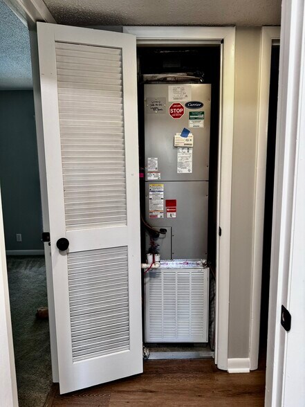 Heat pump. - 122 Turnwood Ln