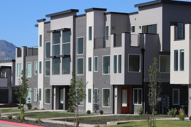 Building Photo - 547 W 1810 N