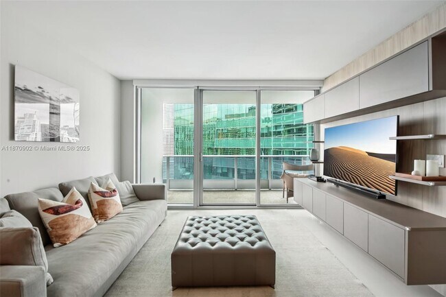 Primary Photo - 200 Biscayne Blvd Way