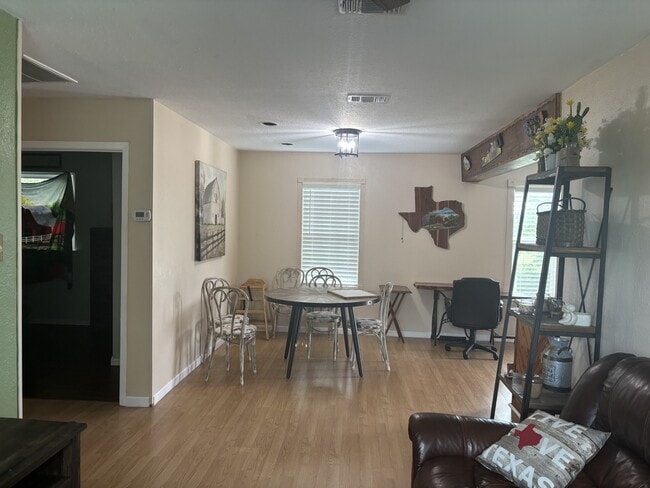 Building Photo - 5324 Aurora Dr